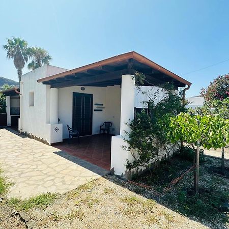 Villa By The Vulcano - 70Mq Plus Large Garden And Patio Exterior foto